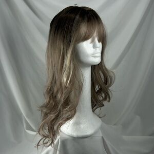 004 Ash Blonde Wavy Ombré LONG 24” - pictures don't do it justice, very pretty w